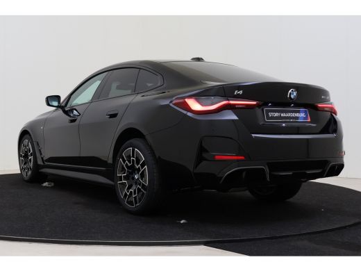 BMW i4 eDrive35 M Sport / Trekhaak / Achteruitrijcamera / Comfort Access / Stuurverwarming / Stoelverwar... ActivLease financial lease