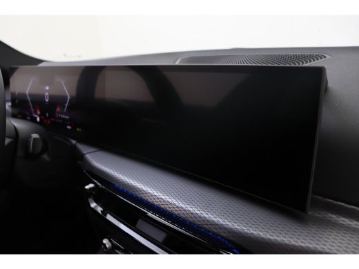 BMW i4 eDrive35 M Sport / Trekhaak / Achteruitrijcamera / Comfort Access / Stuurverwarming / Stoelverwar... ActivLease financial lease