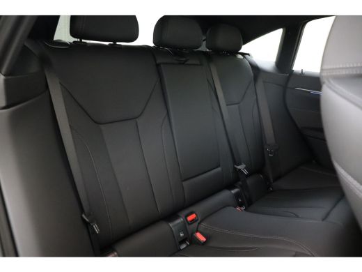 BMW i4 eDrive35 M Sport / Trekhaak / Achteruitrijcamera / Comfort Access / Stuurverwarming / Stoelverwar... ActivLease financial lease