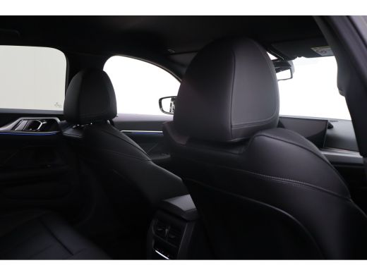BMW i4 eDrive35 M Sport / Trekhaak / Achteruitrijcamera / Comfort Access / Stuurverwarming / Stoelverwar... ActivLease financial lease