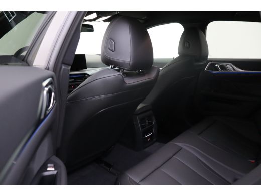 BMW i4 eDrive35 M Sport / Trekhaak / Achteruitrijcamera / Comfort Access / Stuurverwarming / Stoelverwar... ActivLease financial lease