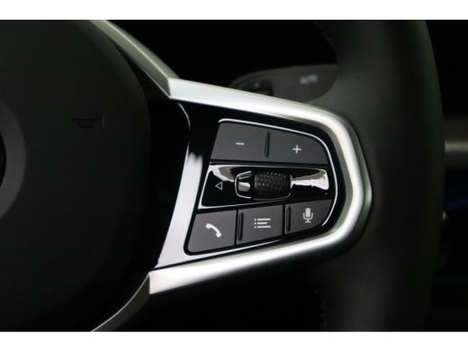 BMW i4 eDrive35 M Sport / Trekhaak / Achteruitrijcamera / Comfort Access / Stuurverwarming / Stoelverwar... ActivLease financial lease