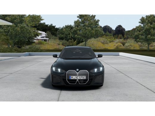 BMW i4 eDrive35 M Sport / Trekhaak / Achteruitrijcamera / Comfort Access / Stuurverwarming / Stoelverwar... ActivLease financial lease