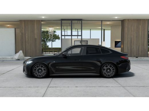 BMW i4 eDrive35 M Sport / Trekhaak / Achteruitrijcamera / Comfort Access / Stuurverwarming / Stoelverwar... ActivLease financial lease