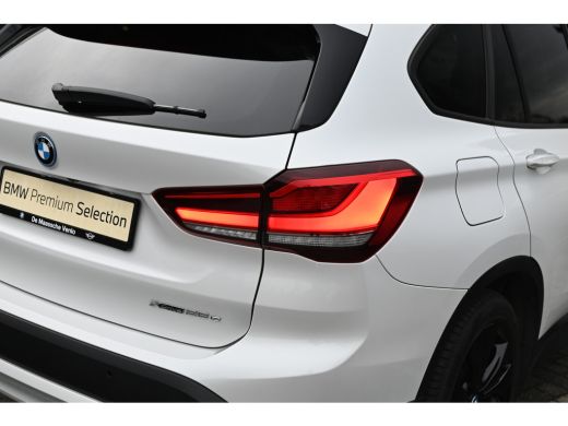 BMW X1 xDrive25e High Executive Automaat / Panoramadak / Achteruitrijcamera / Comfort Access / LED / Hea... ActivLease financial lease