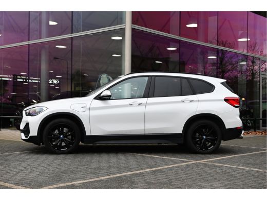 BMW X1 xDrive25e High Executive Automaat / Panoramadak / Achteruitrijcamera / Comfort Access / LED / Hea... ActivLease financial lease