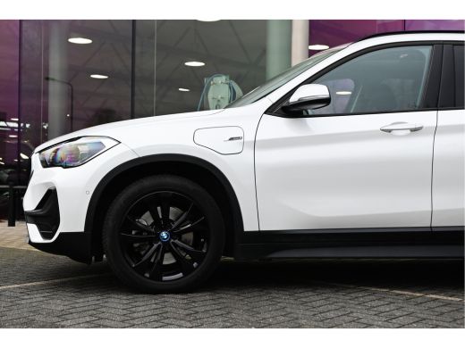 BMW X1 xDrive25e High Executive Automaat / Panoramadak / Achteruitrijcamera / Comfort Access / LED / Hea... ActivLease financial lease