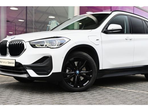 BMW X1 xDrive25e High Executive Automaat / Panoramadak / Achteruitrijcamera / Comfort Access / LED / Hea... ActivLease financial lease