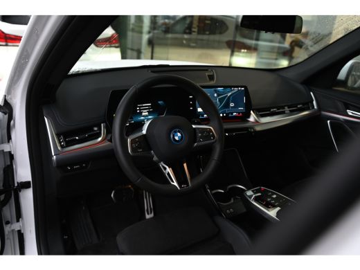 BMW X1 xDrive25e M Sport Automaat / Trekhaak / Sportstoelen / Achteruitrijcamera / M Adaptief onderstel ... ActivLease financial lease