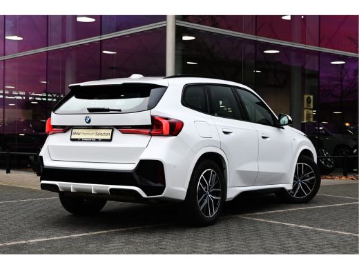 BMW X1 xDrive25e M Sport Automaat / Trekhaak / Sportstoelen / Achteruitrijcamera / M Adaptief onderstel ... ActivLease financial lease