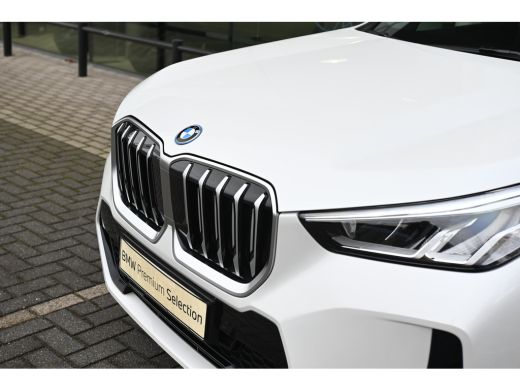 BMW X1 xDrive25e M Sport Automaat / Trekhaak / Sportstoelen / Achteruitrijcamera / M Adaptief onderstel ... ActivLease financial lease
