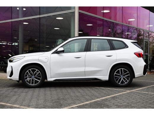 BMW X1 xDrive25e M Sport Automaat / Trekhaak / Sportstoelen / Achteruitrijcamera / M Adaptief onderstel ... ActivLease financial lease
