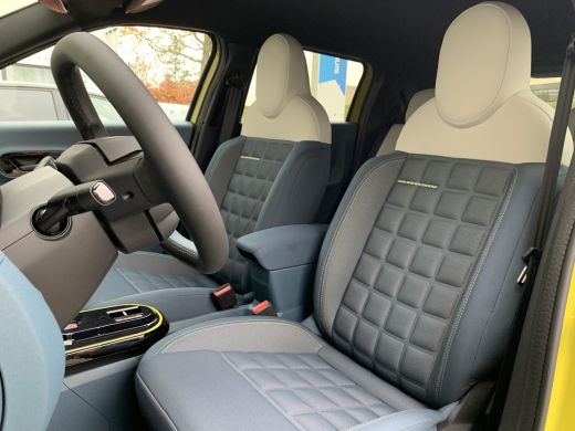 Fiat Grande Panda 1.2 Hybrid La Prima Airco | Camera | Cruise Contol | DAB | LED | LMV 17" | Navi | PDC V&A | ActivLease financial lease