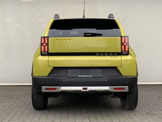 Fiat Grande Panda 1.2 Hybrid La Prima Airco | Camera | Cruise Contol | DAB | LED | LMV 17" | Navi | PDC V&A | ActivLease financial lease