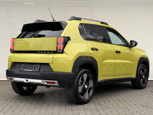 Fiat Grande Panda 1.2 Hybrid La Prima Airco | Camera | Cruise Contol | DAB | LED | LMV 17" | Navi | PDC V&A | ActivLease financial lease