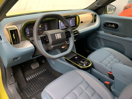 Fiat Grande Panda 1.2 Hybrid La Prima Airco | Camera | Cruise Contol | DAB | LED | LMV 17" | Navi | PDC V&A | ActivLease financial lease