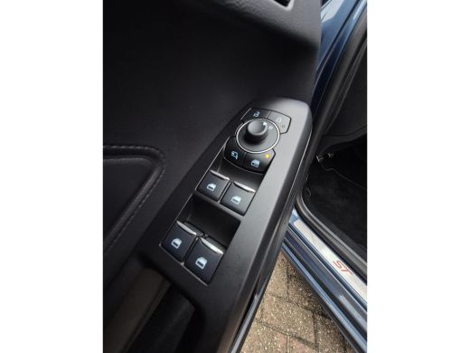 Ford Focus 1.0 EcoBoost Hybrid ST Line X 125pk | Winter Pack | Driver Ass. Pack | Pano | 18' Inch | Elekt. a... ActivLease financial lease