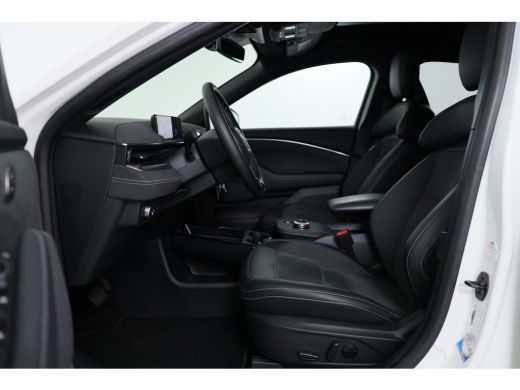 Ford Mustang Mach-E Mach-E GT AWD | Panorama Dak | B&O | Winter pack | Memory Zetels | Clima | Camera | Cruise Adapti... ActivLease financial lease