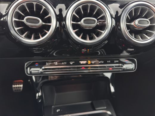 Mercedes-Benz A-Klasse 160 AMG-Sportpack Business-Solution (INCL-BTW) *WIDESCREEN-DIGI-COCKPIT | FULL-LED | LEATHER-MICR... ActivLease financial lease