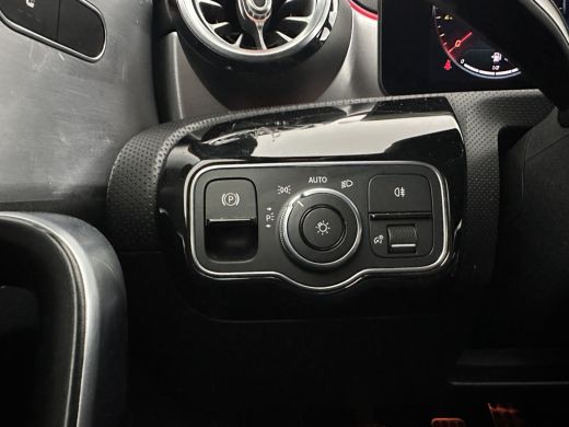 Mercedes-Benz A-Klasse 160 AMG-Sportpack Business-Solution (INCL-BTW) *WIDESCREEN-DIGI-COCKPIT | FULL-LED | LEATHER-MICR... ActivLease financial lease