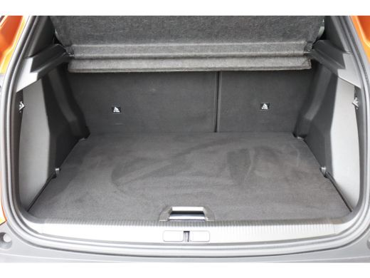 Peugeot 2008 1.2 PURETECH 130PK ALLURE PACK AUTOMAAT / NAVI / LEDER / CLIMA / LED / PDC / 17" LMV / CAMERA / K... ActivLease financial lease