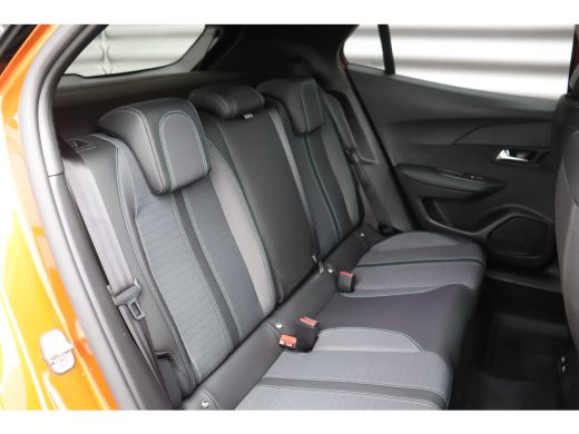 Peugeot 2008 1.2 PURETECH 130PK ALLURE PACK AUTOMAAT / NAVI / LEDER / CLIMA / LED / PDC / 17" LMV / CAMERA / K... ActivLease financial lease