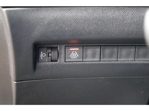 Peugeot 2008 1.2 PURETECH 130PK ALLURE PACK AUTOMAAT / NAVI / LEDER / CLIMA / LED / PDC / 17" LMV / CAMERA / K... ActivLease financial lease