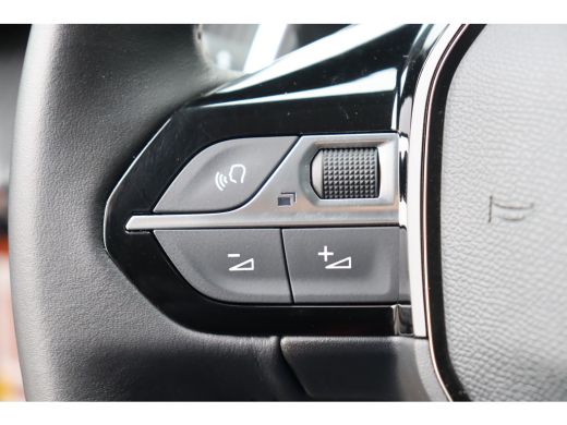 Peugeot 2008 1.2 PURETECH 130PK ALLURE PACK AUTOMAAT / NAVI / LEDER / CLIMA / LED / PDC / 17" LMV / CAMERA / K... ActivLease financial lease