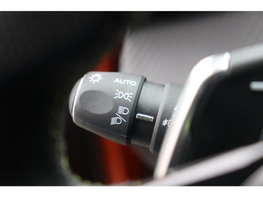 Peugeot 2008 1.2 PURETECH 155PK GT PACK AUTOMAAT / NAVI / LEDER / CLIMA / PDC / 18" LMV / CAMERA / ALCANTARA /... ActivLease financial lease