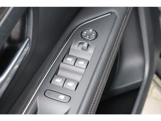 Peugeot 3008 1.2 PURETECH 130PK GT PACK AUTOMAAT / NAVI / LEDER / CLIMA / PDC / 19" LMV / CAMERA / BLACK PACK ... ActivLease financial lease