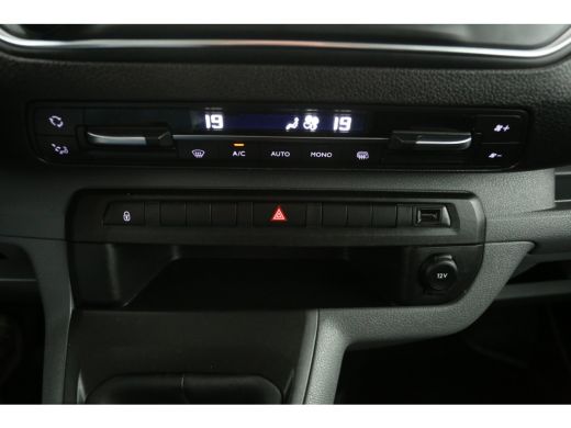 Peugeot Expert 2.0 BlueHDI L3H1 | DC | HUD | Airco | Carplay | Cruise | 360 Camera | Trekh. | 2xSchuifdeur ActivLease financial lease