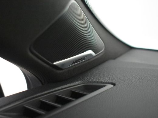 Renault Clio 1.0 TCe Initiale Paris 90pk | Lederen bekleding | Dodehoekdetectie | Bose audio | Navigatie | Key... ActivLease financial lease