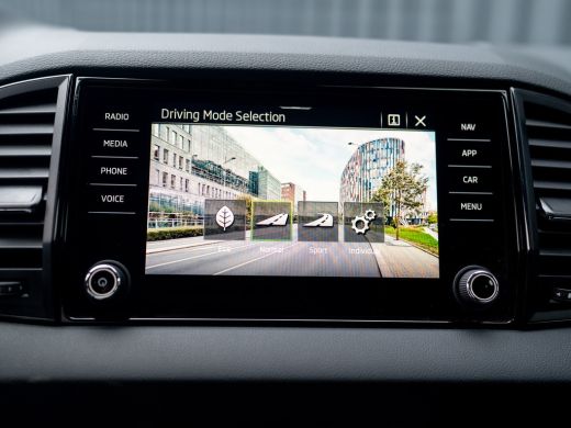 Skoda Karoq 1.5 TSI ACT Sportline Business | Camera | 19'' | Adapt. Cr. | Elk. A-klep | Keyless | Stoel & Stu... ActivLease financial lease