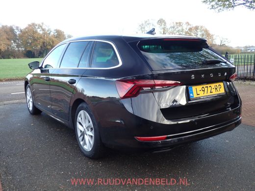 Skoda Octavia Combi Business Edition Plus CARPLAY/NAVIGATIE/KEYLESS ActivLease financial lease