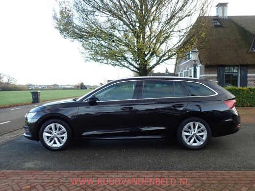 Skoda Octavia Combi Business Edition Plus CARPLAY/NAVIGATIE/KEYLESS ActivLease financial lease