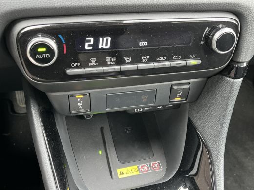 Toyota Yaris 1.5 Hybrid 115 Dynamic | Stoel- + stuurverwarming | Parkeersensoren | Carplay | Licht metalen vel... ActivLease financial lease