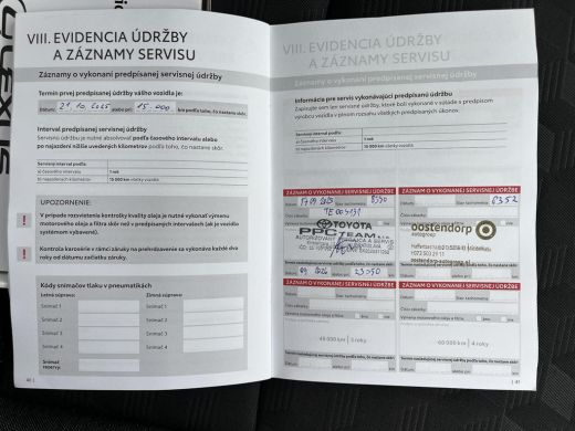 Toyota Yaris 1.5 Hybrid 115 Dynamic | Stoel- + stuurverwarming | Parkeersensoren | Carplay | Licht metalen vel... ActivLease financial lease