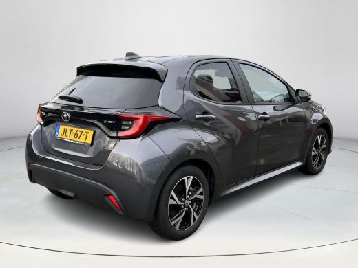 Toyota Yaris 1.5 Hybrid 115 Dynamic | Stoel- + stuurverwarming | Parkeersensoren | Carplay | Licht metalen vel... ActivLease financial lease