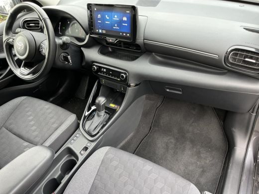 Toyota Yaris 1.5 Hybrid 115 Dynamic | Stoel- + stuurverwarming | Parkeersensoren | Carplay | Licht metalen vel... ActivLease financial lease
