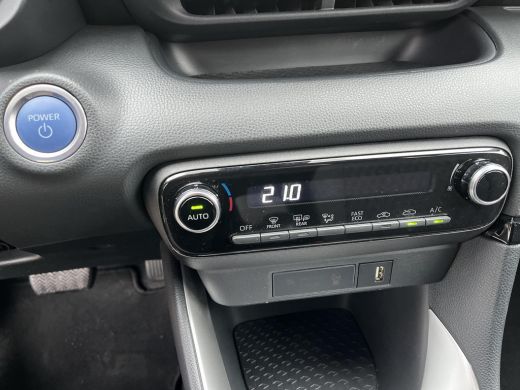 Toyota Yaris 1.5 Hybrid Dynamic | Navigatie | Carplay | Licht metalen velgen | LED koplampen | Keyless entry | ActivLease financial lease