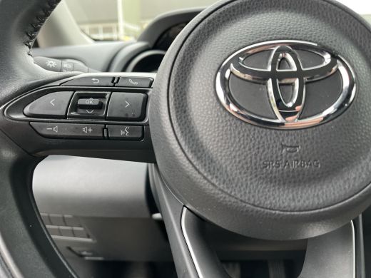 Toyota Yaris 1.5 Hybrid Dynamic | Navigatie | Carplay | Licht metalen velgen | LED koplampen | Keyless entry | ActivLease financial lease
