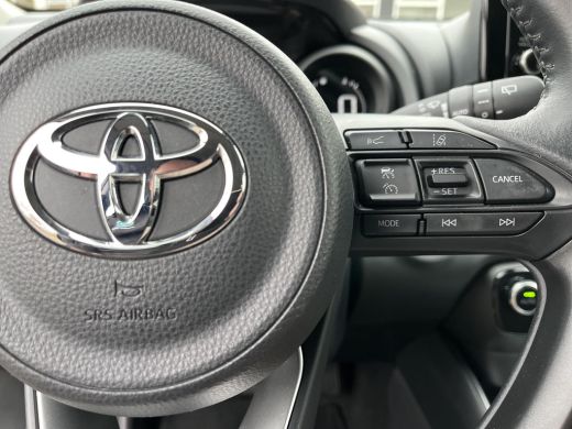Toyota Yaris 1.5 Hybrid Dynamic | Navigatie | Carplay | Licht metalen velgen | LED koplampen | Keyless entry | ActivLease financial lease