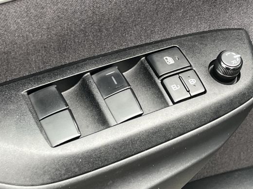 Toyota Yaris 1.5 Hybrid Dynamic | Navigatie | Carplay | Licht metalen velgen | LED koplampen | Keyless entry | ActivLease financial lease