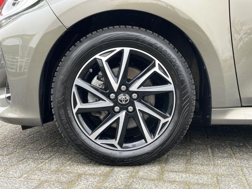 Toyota Yaris 1.5 Hybrid Dynamic | Navigatie | Carplay | Licht metalen velgen | LED koplampen | Keyless entry | ActivLease financial lease