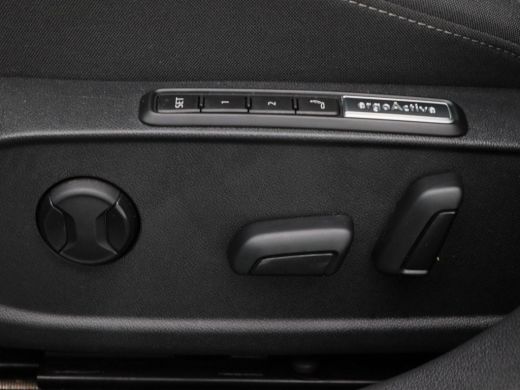 Volkswagen Golf 1.4 204 Pk Automaat eHybrid Style | Adaptive Cruise | Climate Control | Stoelverwarming | Navigat... ActivLease financial lease