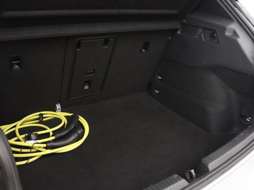 Volkswagen ID.3 Business 58 kWh | Stoel & stuurverwarming | Camera | Carplay | Adaptive cruise | Matrix LED | Nav... ActivLease financial lease