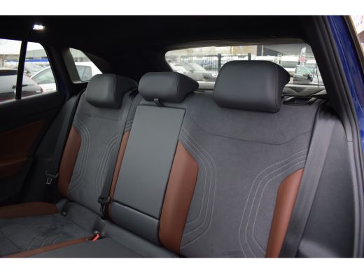 Volkswagen ID.4 Max 77 kWh | Trekhaak | Pano | Stuur- en Stoelverw. | Half Leer ActivLease financial lease