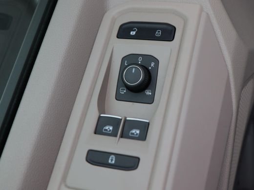 Volkswagen Multivan 1.4 eHybrid 218 Pk Automaat L2 Life 7-Persoons | Adaptive Cruise | Stoelverwarming | Panoramadak ... ActivLease financial lease