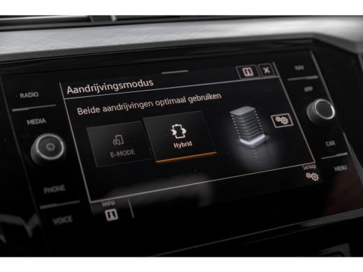 Volkswagen Passat Variant 1.4 TSI PHEV GTE Business 218pk | Panorama dak | Privacy glass | Navigatie | App connect ... ActivLease financial lease