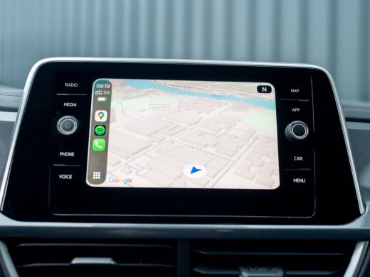 Volkswagen T-Roc 1.5 TSI Life Edition | IQ Light | Navi | Stoelverw. | Trekhaak afnb. | Prijs Rijklaar!! ActivLease financial lease